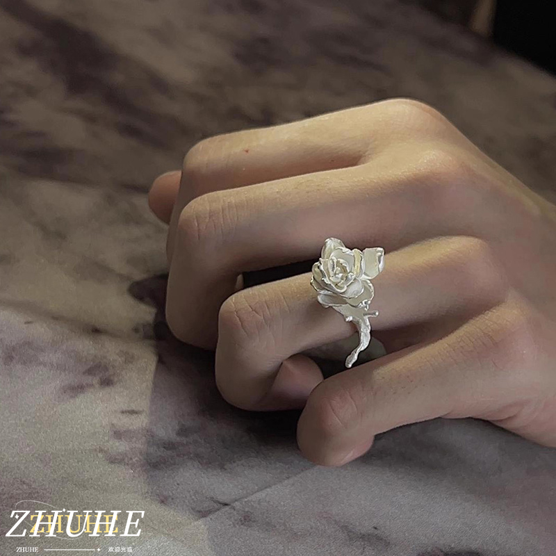 Fashion-Forward Flower Ring, J - Vintage Fashion Buyer ulasan dan harga